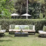 Maison D'enri Bed and Breakfast 4*