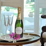 Maison D'enri Bed and Breakfast