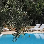Maison D'enri Bed and Breakfast 4*