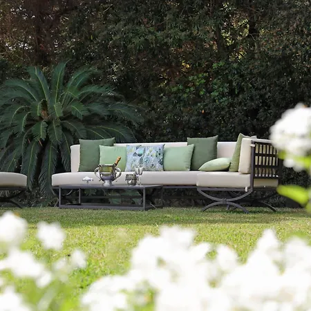 Maison D'enri Bed & Breakfast 4*