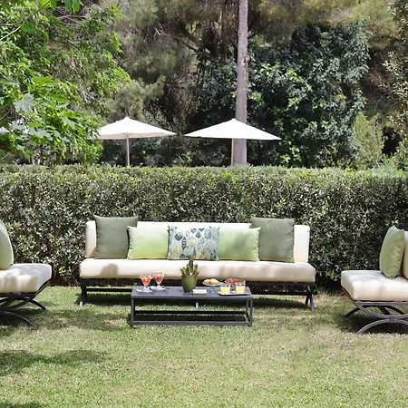 Maison D'enri Bed & Breakfast 4*